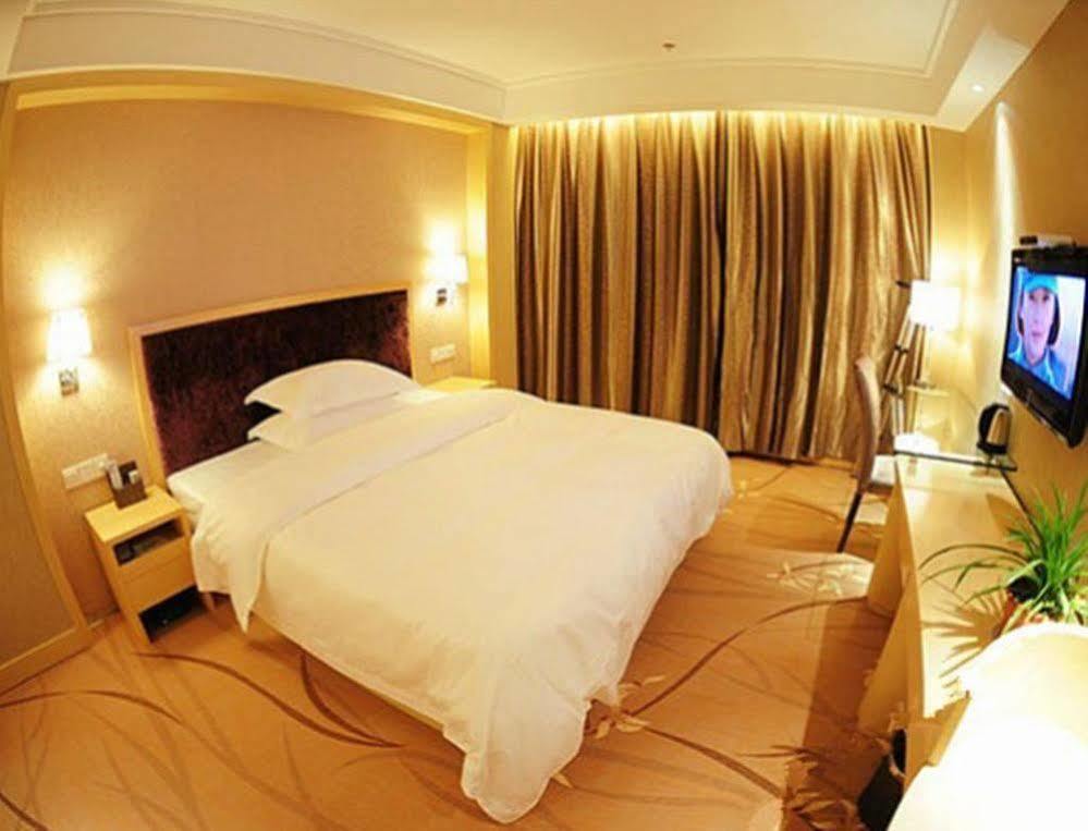 Ronghe Holiday Hotel Shiyan  ภายนอก รูปภาพ